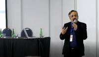 José Pepe Flores presentando charla "Memoria Digital de una Nación"  en Espacio Riesco 2018 - 2